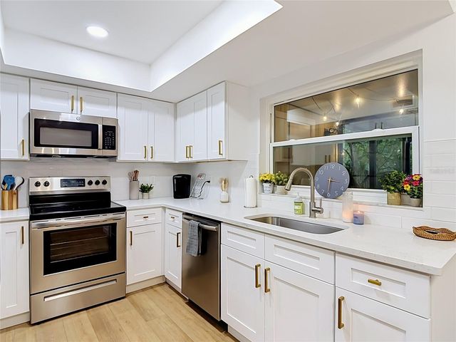 14732 PINE GLEN CIRCLE, Lutz, FL 33559