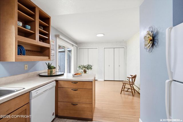 3516 W 43rd Avenue, Anchorage, AK 99517