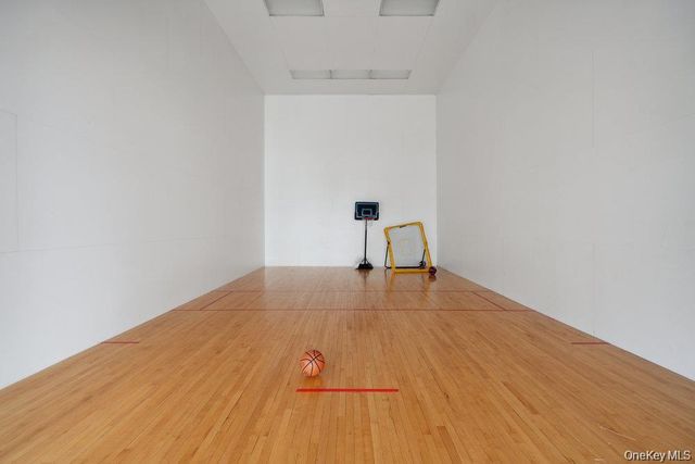 124 Foxwood Drive, Jericho, NY 11753