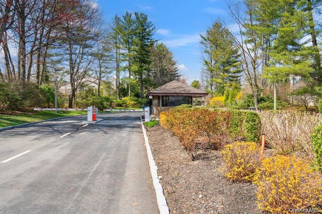 124 Foxwood Drive, Jericho, NY 11753