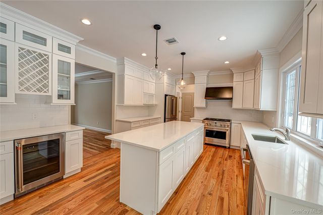 2 Mini Court, Manorville, NY 11949