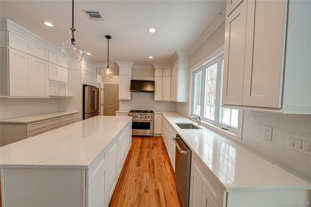 2 Mini Court, Manorville, NY 11949