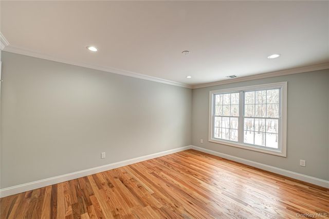 2 Mini Court, Manorville, NY 11949