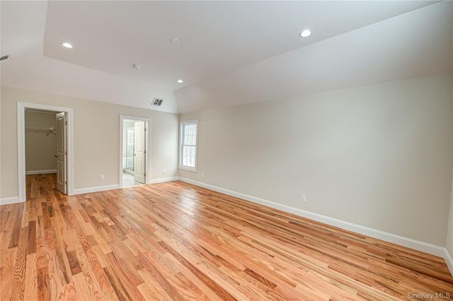 2 Mini Court, Manorville, NY 11949