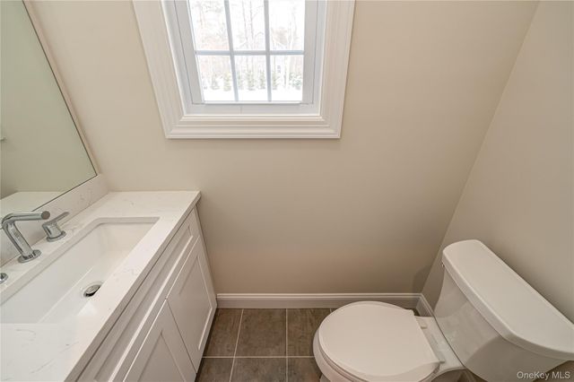 2 Mini Court, Manorville, NY 11949