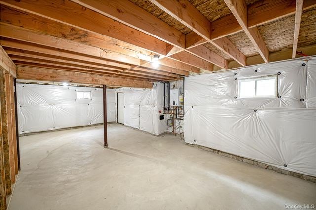 2 Mini Court, Manorville, NY 11949