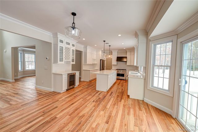 2 Mini Court, Manorville, NY 11949