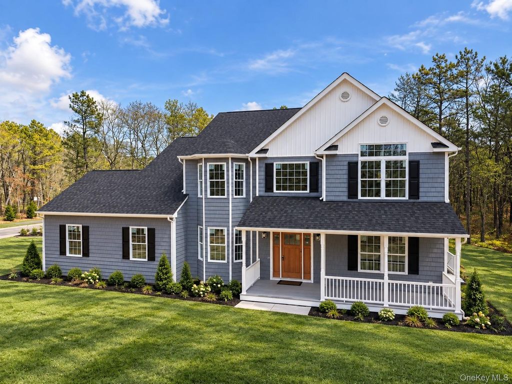 2 Mini Court, Manorville, NY 11949
