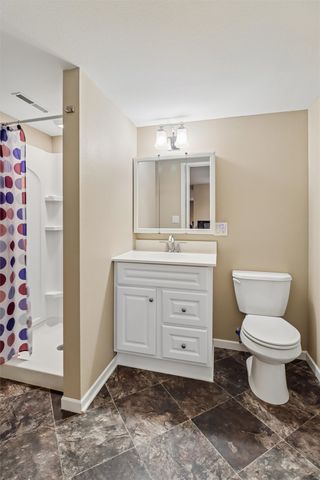 1405 W Grandview Drive, Knoxville, IA 50138