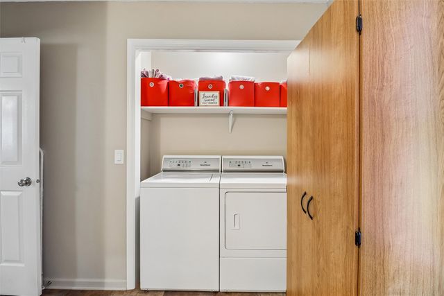 1405 W Grandview Drive, Knoxville, IA 50138