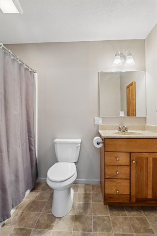1405 W Grandview Drive, Knoxville, IA 50138