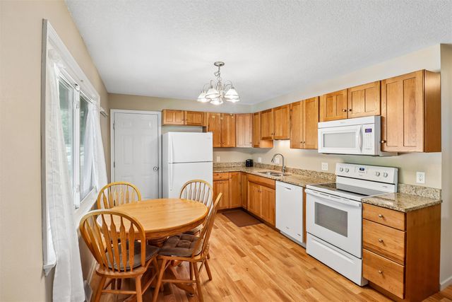 1405 W Grandview Drive, Knoxville, IA 50138