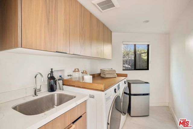 2450 Nalin Drive, Los Angeles, CA 90077