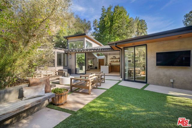 2450 Nalin Drive, Los Angeles, CA 90077