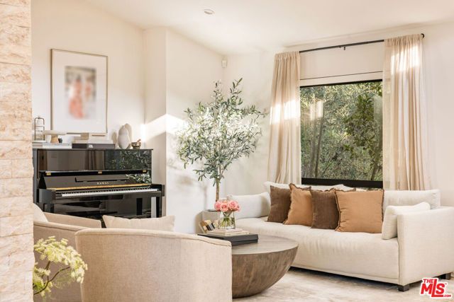 2450 Nalin Drive, Los Angeles, CA 90077