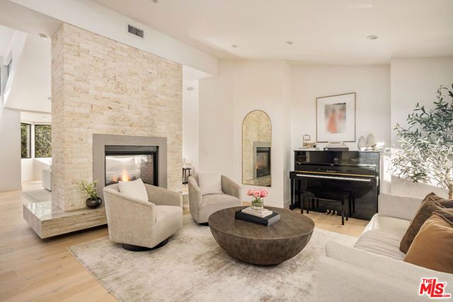 2450 Nalin Drive, Los Angeles, CA 90077