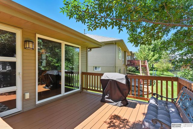 4918 Fountain Drive, Papillion, NE 68133