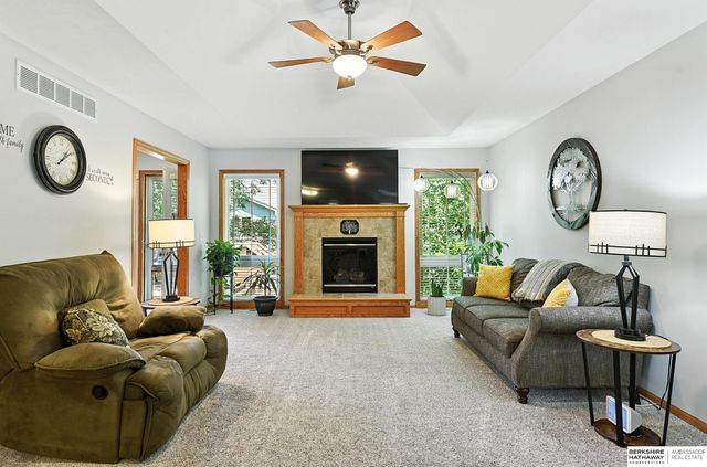 4918 Fountain Drive, Papillion, NE 68133