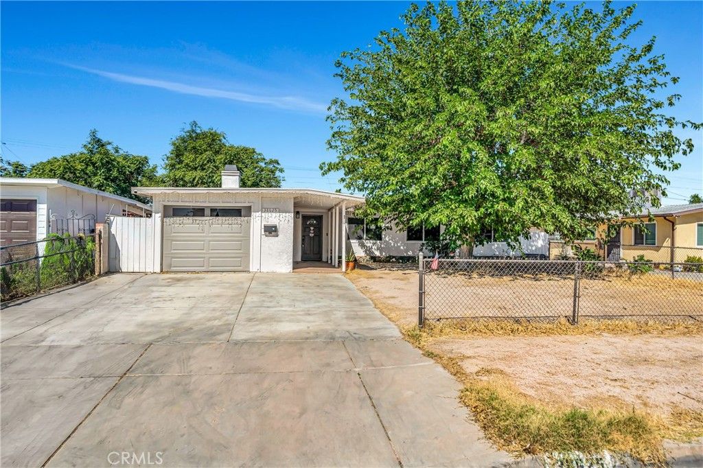 Image 2 of property listing at 38625 Sumac, Palmdale, CA 93550