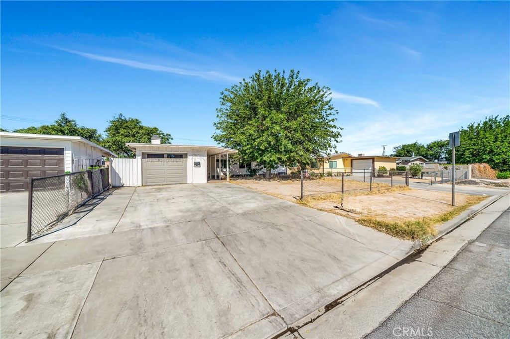 Image 27 of property listing at 38625 Sumac, Palmdale, CA 93550