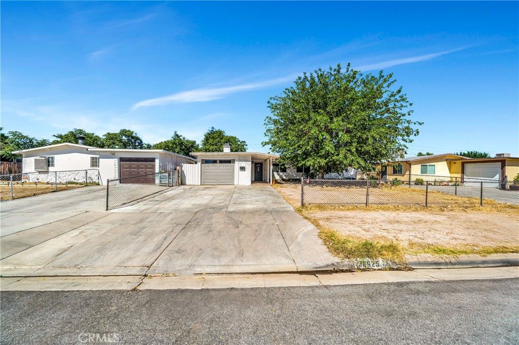 Image 3 of property listing at 38625 Sumac, Palmdale, CA 93550