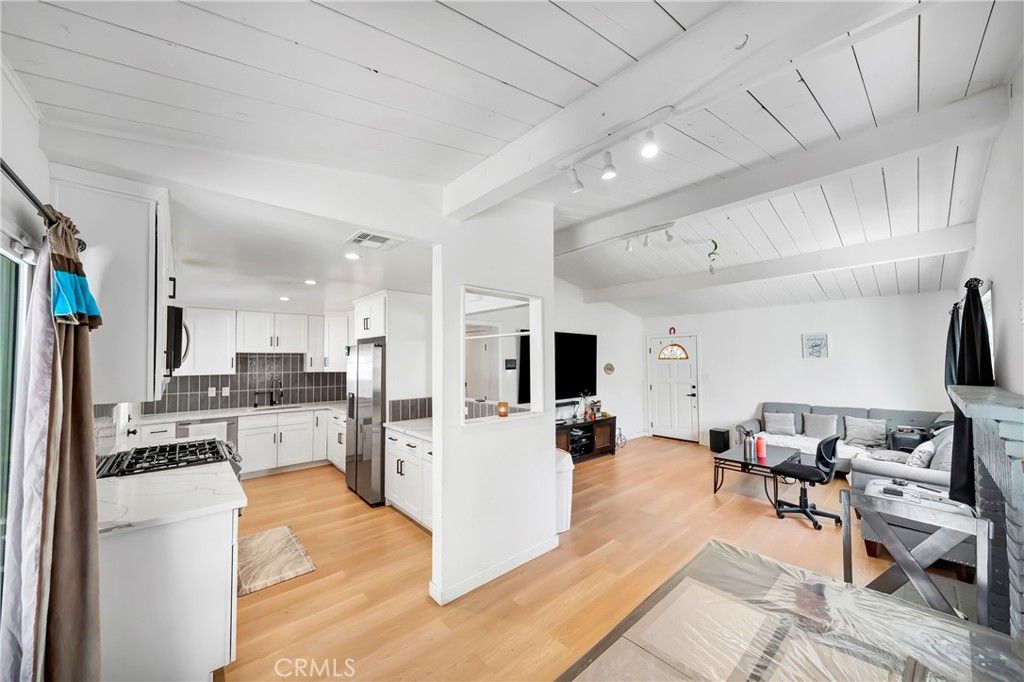 Image 7 of property listing at 38625 Sumac, Palmdale, CA 93550