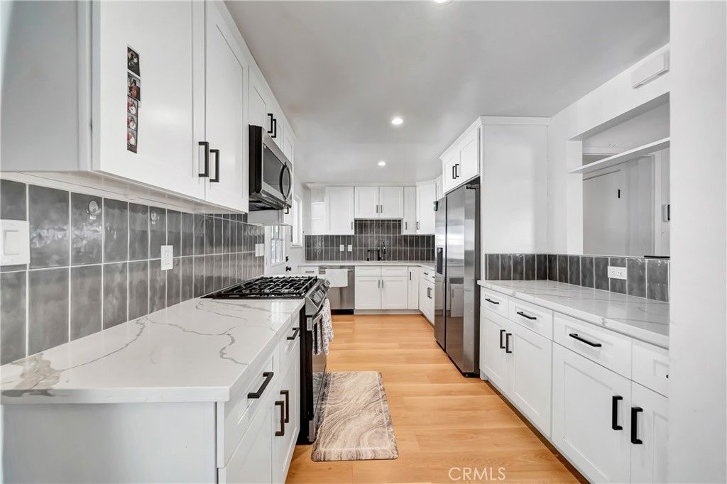 Image 8 of property listing at 38625 Sumac, Palmdale, CA 93550