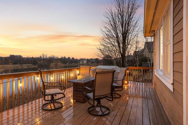 10590 Watersedge Lane, Woodbury, MN 55129