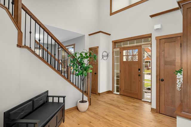 10590 Watersedge Lane, Woodbury, MN 55129