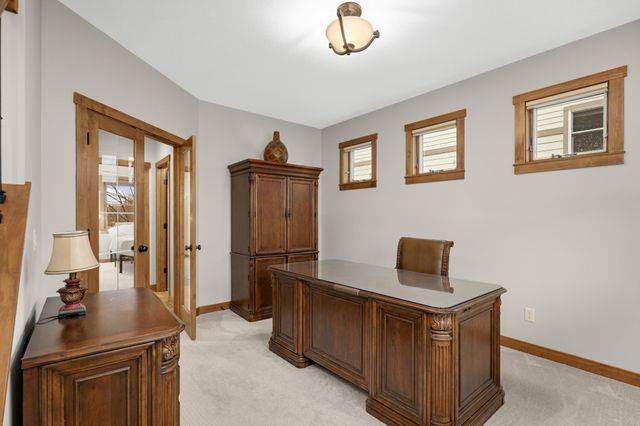 10590 Watersedge Lane, Woodbury, MN 55129