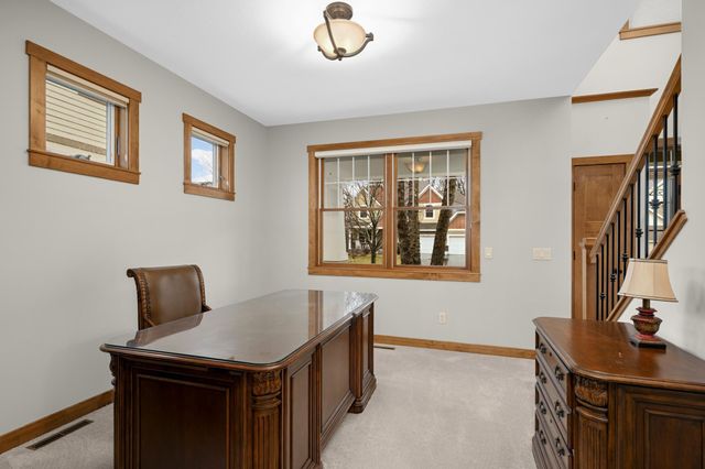 10590 Watersedge Lane, Woodbury, MN 55129