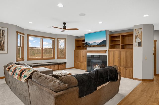 10590 Watersedge Lane, Woodbury, MN 55129