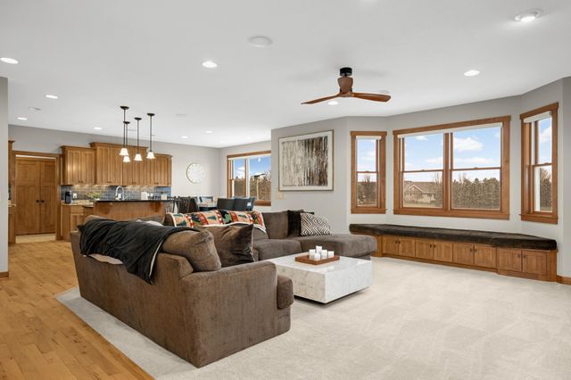 10590 Watersedge Lane, Woodbury, MN 55129