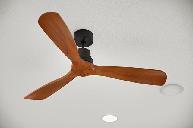 10590 Watersedge Lane, Woodbury, MN 55129