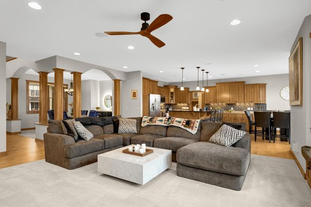 10590 Watersedge Lane, Woodbury, MN 55129