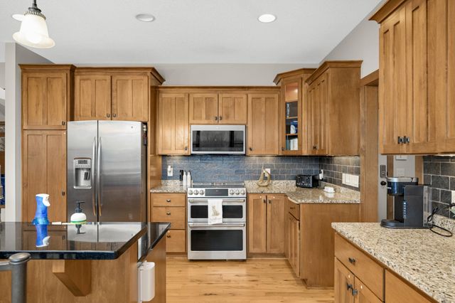 10590 Watersedge Lane, Woodbury, MN 55129