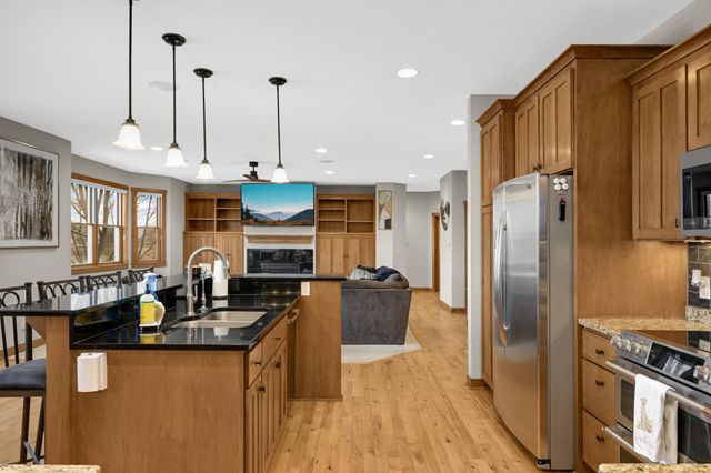 10590 Watersedge Lane, Woodbury, MN 55129