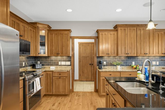 10590 Watersedge Lane, Woodbury, MN 55129