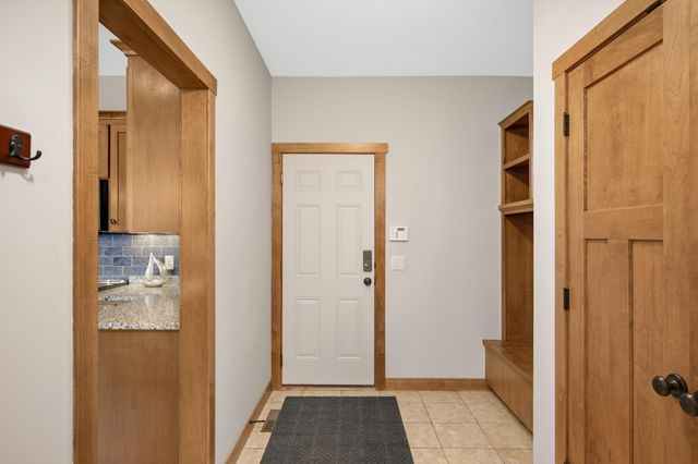 10590 Watersedge Lane, Woodbury, MN 55129