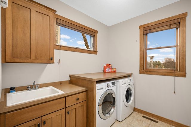 10590 Watersedge Lane, Woodbury, MN 55129