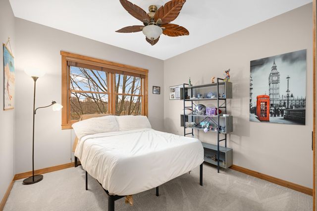 10590 Watersedge Lane, Woodbury, MN 55129