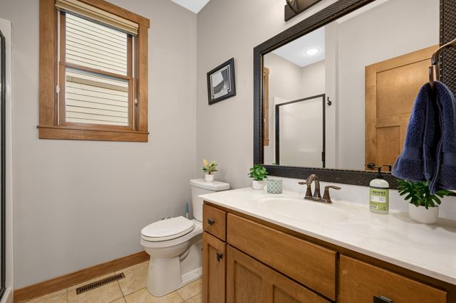 10590 Watersedge Lane, Woodbury, MN 55129