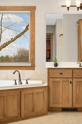 10590 Watersedge Lane, Woodbury, MN 55129