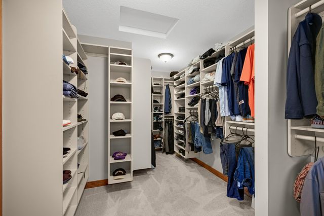 10590 Watersedge Lane, Woodbury, MN 55129