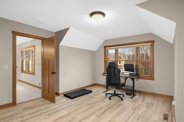 10590 Watersedge Lane, Woodbury, MN 55129