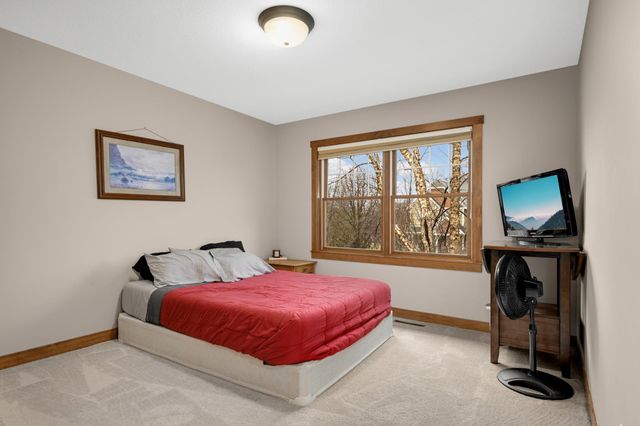 10590 Watersedge Lane, Woodbury, MN 55129