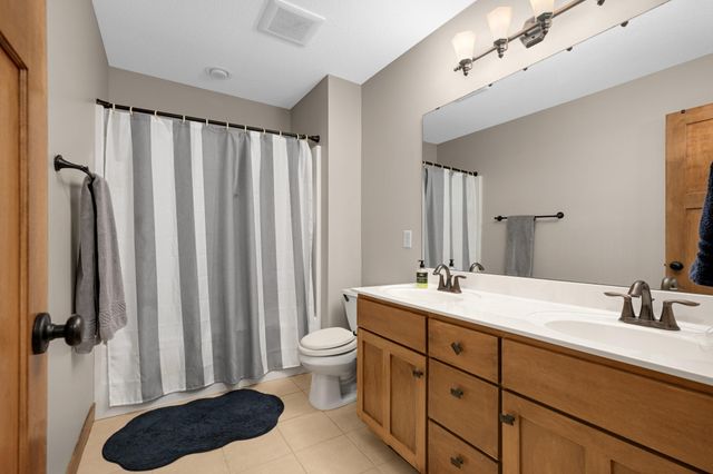 10590 Watersedge Lane, Woodbury, MN 55129