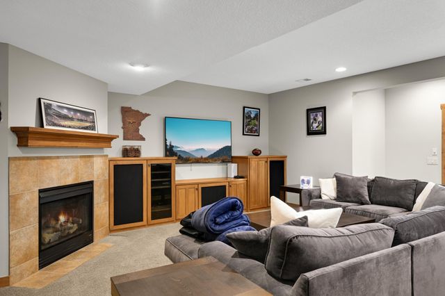 10590 Watersedge Lane, Woodbury, MN 55129