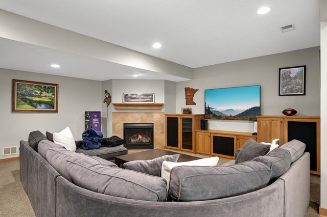 10590 Watersedge Lane, Woodbury, MN 55129