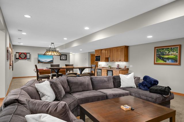 10590 Watersedge Lane, Woodbury, MN 55129